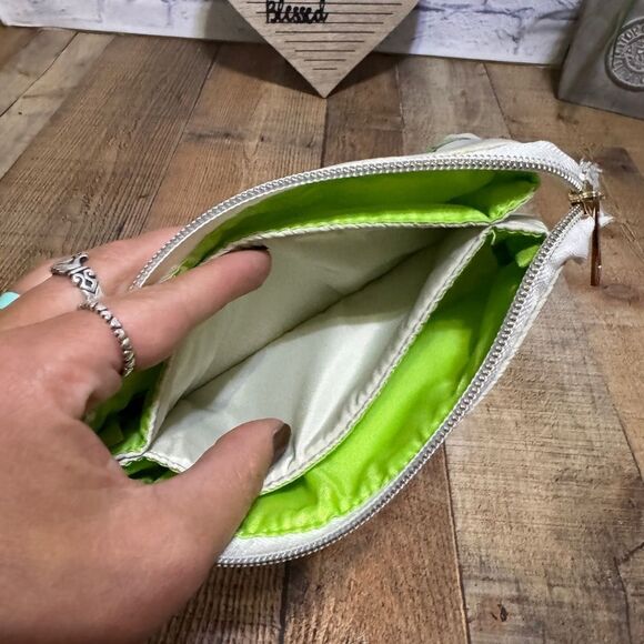 Boxlunch x lucasfilm x bio world x Star Wars x mandalorian the child pouch - Picture 7 of 13